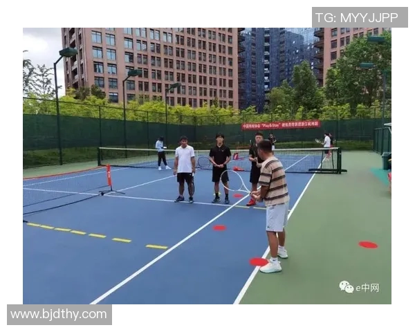 重庆网球队防反体系解析与战术应用研究