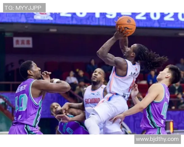 重庆篮球队防守反击策略分析与成效评估