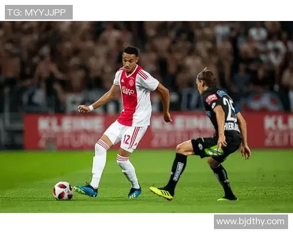 杜克大学与维珍尼亚大学的精彩对决引发的篮球热潮与战术分析