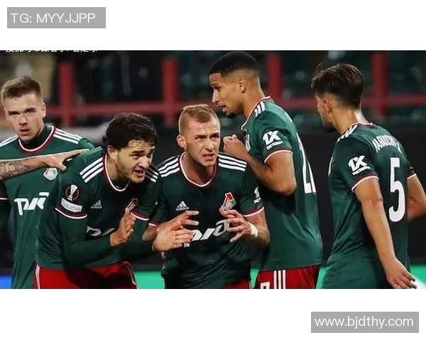 苏维埃翼与格罗兹尼的激烈对决展现足球魅力与团队精神 苏维埃翼与格罗兹尼的激烈对决展现足球魅力与团队精神