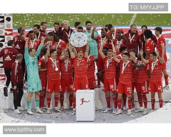 莱万重返德甲战旧主拜仁球迷怒斥其背叛与忘恩负义 莱万重返德甲战旧主拜仁球迷怒斥其背叛与忘恩负义