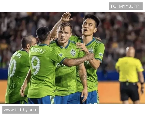 西雅图海湾人迎战洛杉矶银河展现足球激情与实力对决