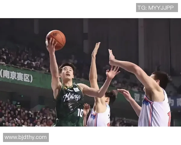 郭昊文：从篮球新星到职业生涯的转折点与未来发展展望