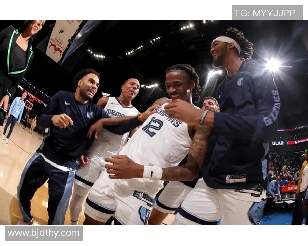 金州勇士与灰熊激战十回合球迷期待精彩对决与精彩瞬间