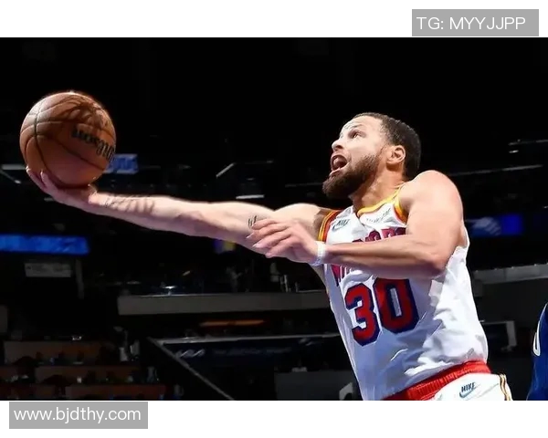 库里三分大赛决赛狂砍20球创历史震撼全场再展神射手风采 库里三分大赛决赛狂砍20球创历史震撼全场再展神射手风采