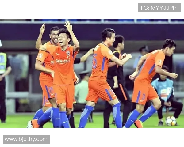 鲁能与国安激战背后裁判组的判罚争议与影响分析