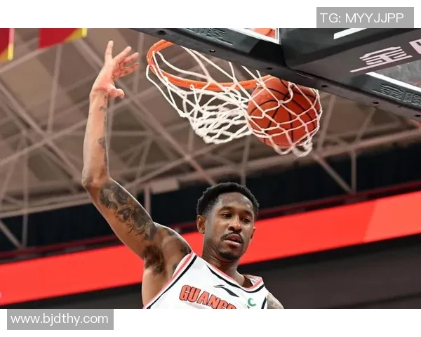 马尚布鲁克斯的篮球之路与辉煌成就解析 马尚布鲁克斯的篮球之路与辉煌成就解析