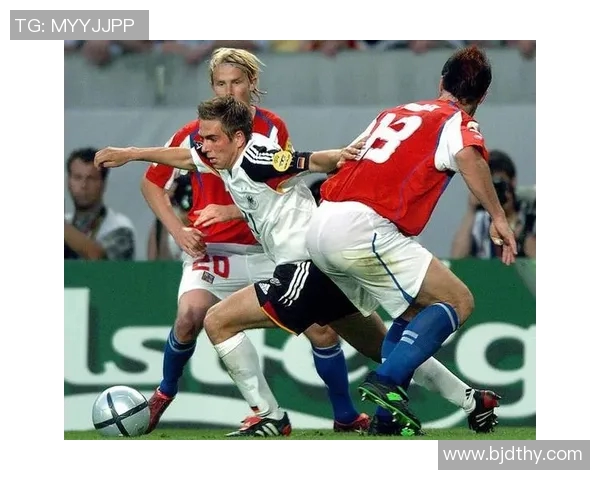 古泰斯与谢里夫的巅峰对决谁将笑到最后揭晓足球新传奇