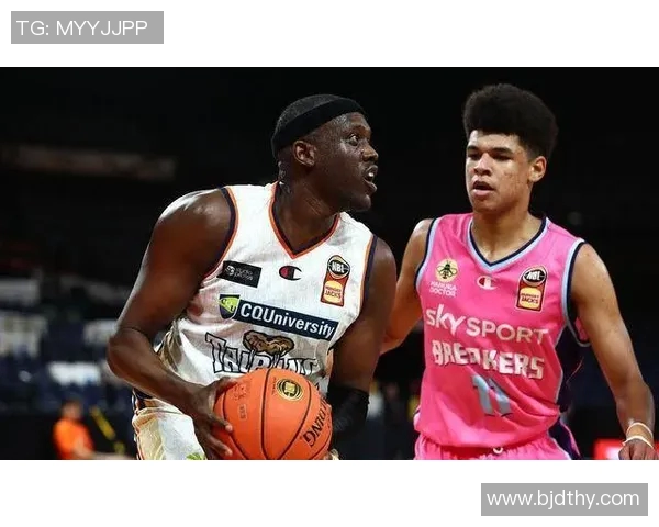 坎斯大班与波斯野猫的精彩对决揭示了足球战术的博弈与激情的碰撞