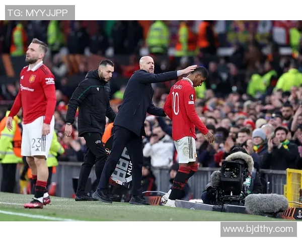 曼联迎战员瓤枷球队全力争胜展现强大实力与团队合作精神